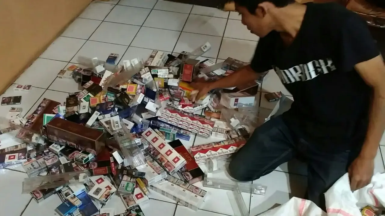 20160802 - barang bukti maling indomaret lubang buaya