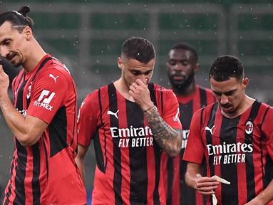 AC Milan kembali gagal meraih kemenangan di pentas Liga Champions. Rossoneri hanya mampu bermain imbang 1-1 melawan FC Porto dalam laga lanjutan Grup B yang digelar di San Siro, Kamis (4/11/2021). (AFP/Marco Bertorello)