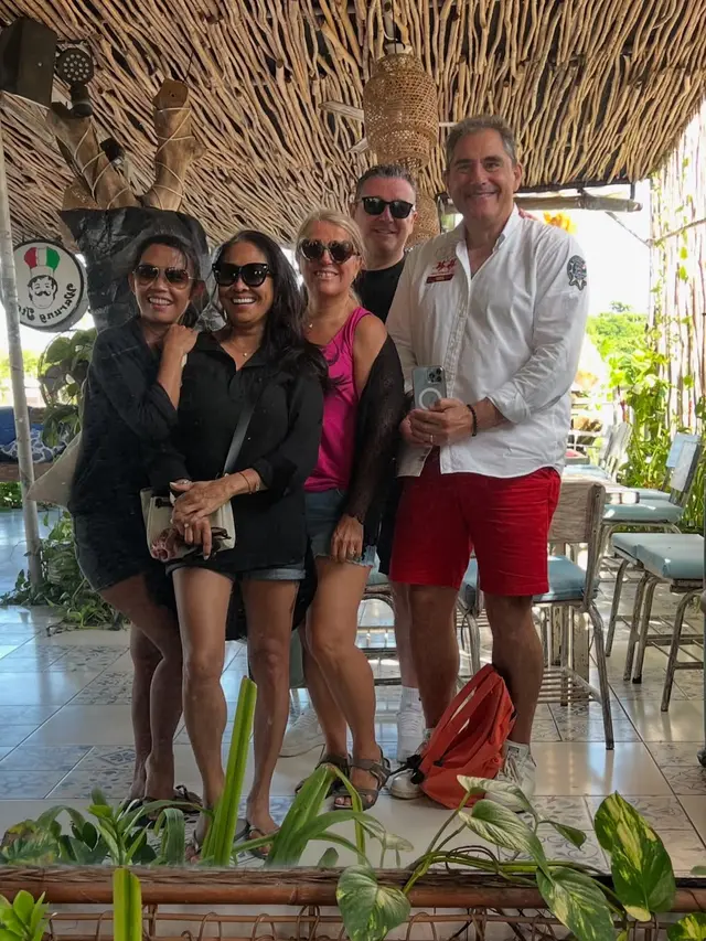 Gaya Risa Dewi Ibunda Alyssa Daguise Liburan di Bali