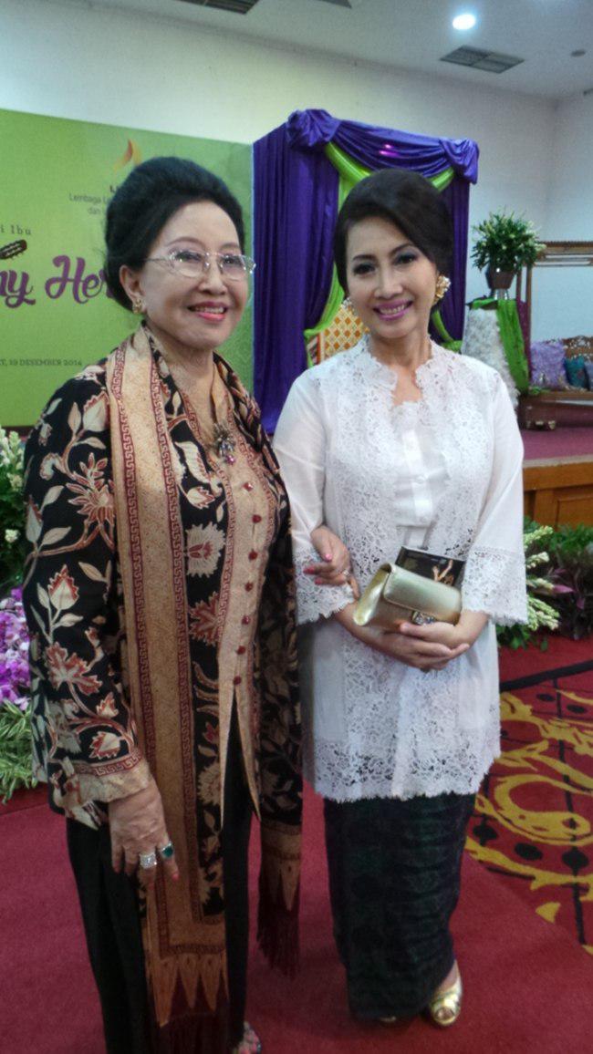 Ibu Putri dan Ibu Mooryati | foto: copyright vemale/yuni