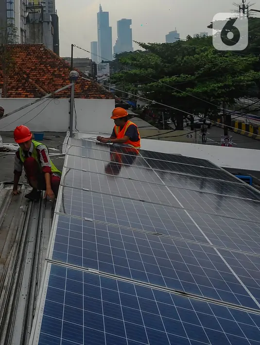PLTS mampu mengolah foton matahari dan mengubahnya menjadi energi listrik. (merdeka.com/Arie Basuki)