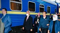 Presiden Jokowi dan ibu negara Iriana berangkat ke Kiev, Ukraina lewat Przemysl, Polandia menggunakan kereta luar biasa. (Foto: Biro Pers Sekretariat Presiden)