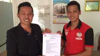 Reza Mustofa bergabung dengan Persepam Madura Utama. (Bola.com/Robby Firly)