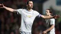 Ekspresi penyerang Manchester United, Zlatan Ibrahimovic, setelah  mencetak gol ke gawang Bristol City pada perempat final  Piala Liga Inggris, di Ashton Gate, Kamis (21/12/2017) dini hari WIB. (AP/Nick Potts).