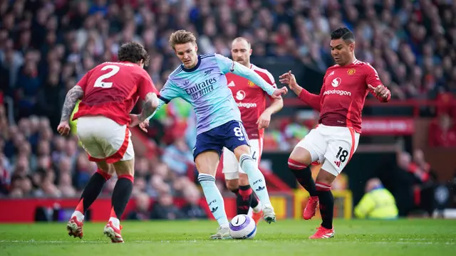 Foto: Laga Manchester United vs Arsenal Berjalan Sengit, Declan Rice Buyarkan Kemenangan MU