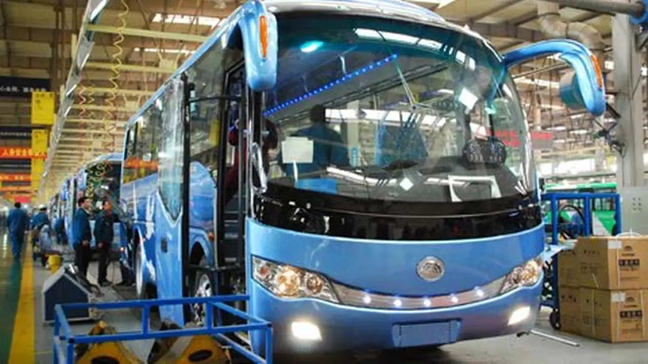 pembuatan-bus-140223b.jpg