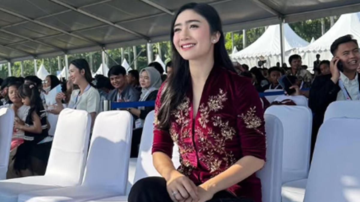 6 Potret Outfit Febby Rastanty di HUT Bhayangkara dan Syukuran Kenaikan Pangkat Suami