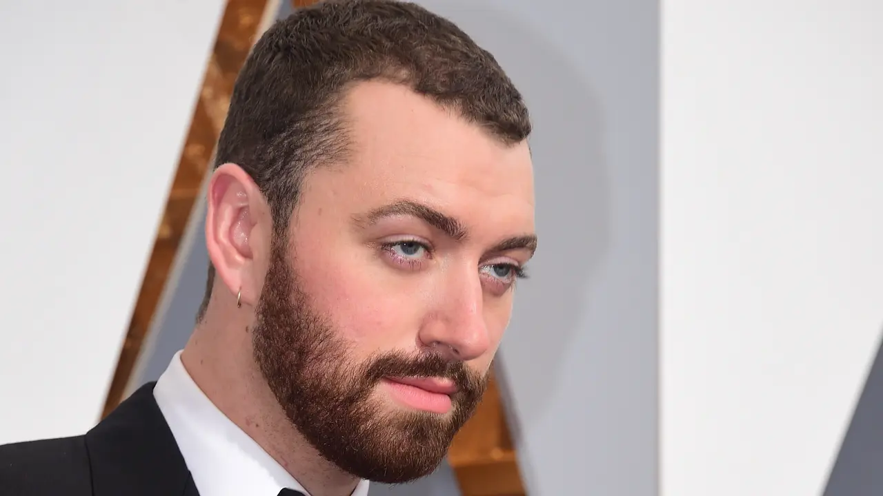 [Bintang] Sam Smith Pamer Pacar Baru Seorang Model Terkenal