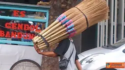 Citizen6, Jakarta: Man With Sweep (Pengirim: Putri Indriansyah)