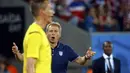Pelatih AS, Juergen Klinsmann (tengah) berteriak memprotes sikap wasit yang memimpin laga Ghana kontra AS di babak penyisihan Piala Dunia Grup G di di Dunas Arena, Brasil, (17/6/2014). (REUTERS/Stefano Rellandini)