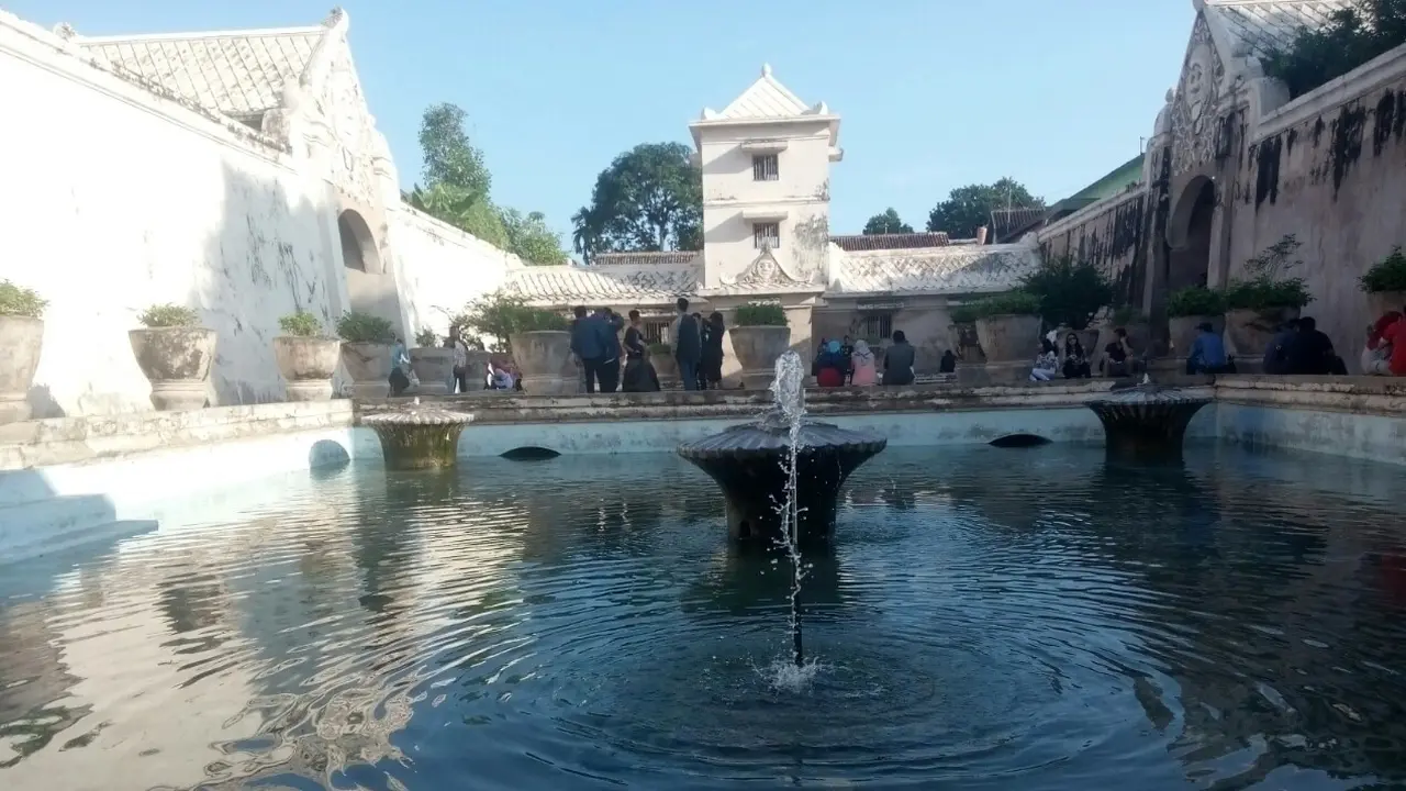 Benarkah Ada Lorong Menuju Danau dari Taman Sari Yogyakarta?