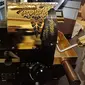Mesin sangrai kopi WE X Suji Mini Roaster 100 dilelang untuk membantu pendirian sekolah teknisi mesin kopi. (Liputan6.com/Huyogo Simbolon)