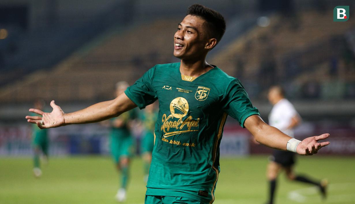 Adalah Ahmad Nufiandani yang berhasil mencetak gol pertama bagi Persebaya Surabaya memenfaatkan umpan dari Brylian Aldama. (Bola.com/Bagaskara Lazuardi)