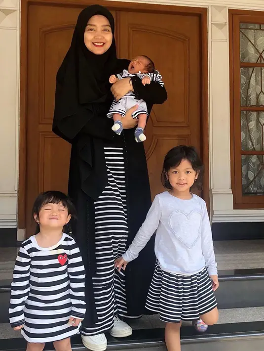 Beberapa waktu lalu Nuri Maulida dikabarkan baru saja melahirkan seorang anak laki-laki. Wah, selamat ya Nuri Maulida. (Liputan6.com/IG/@nurimaulida)