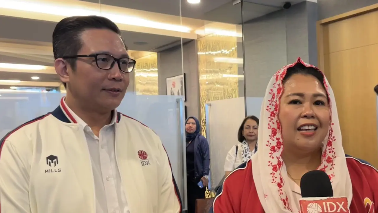 Yenny Wahid mendorong atlet panjat tebing yang berada di bawah naungannya untuk melek investasi.