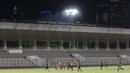 Pemain Timnas Indonesia U-22 saat sesi latihan di Stadion Madya, Jakarta, Rabu (24/7). Latihan ini merupakan persiapan jelang Sea Games 2019 Filipina. (Bola.com/M Iqbal Ichsan)