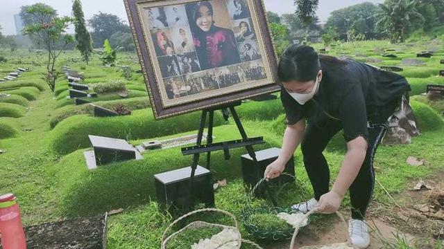 7 Potret Suasana Lokasi Pemakaman Rina Gunawan, Satu Makam dengan Sang Ayah