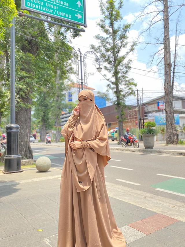 Nadya Mustika Curhat Sambil Pakai  Cadar  Cintai Makhluk 