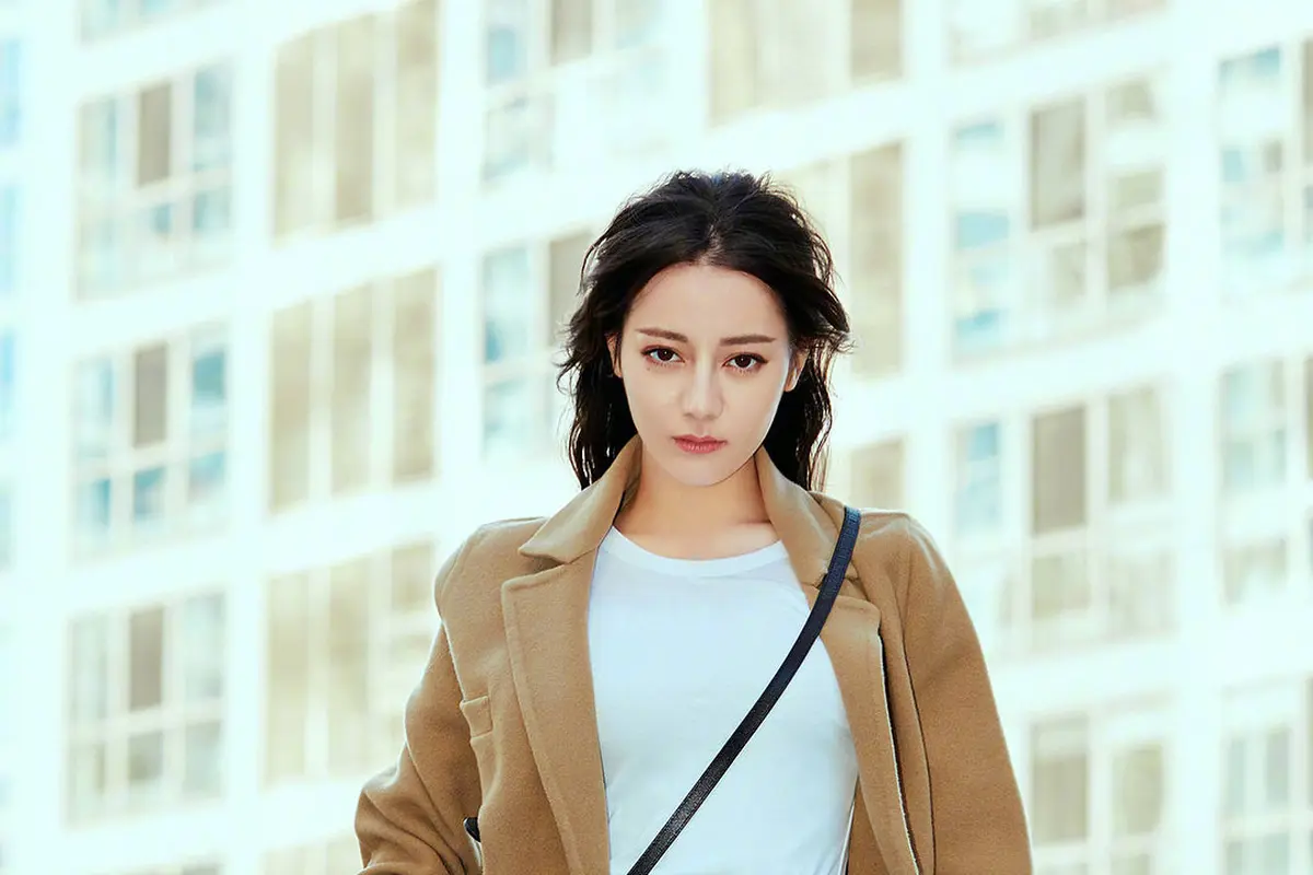6 Potret Dilraba Dilmurat, Artis Asal China yang Curi Perhatian