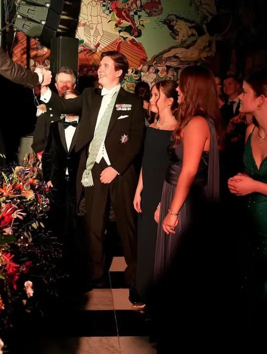 Pangeran Christian sudah cukup umur dan, seperti pangeran dan putri Eropa lainnya, dia menghadapi tantangan untuk menjadi dikenal di antara sesama warga negaranya. [Keld Navntoft, Kongehuset @detdanskekongehus]