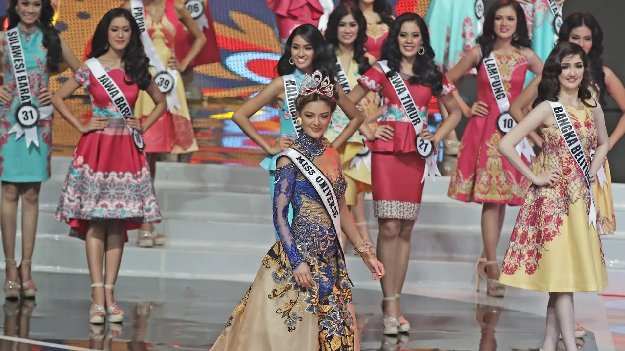 Miss Universe 2017 Demi Leigh Nel Peters Kenakan Kebaya Modifikasi Rancangan Intan Avantie