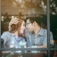 ilustrasi couple kencan/Anucha Naisuntorn/Shutterstock