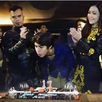 Maia Estianty saat merayakan ulang tahun El Rumi (Instagram/@maiaestiantyreal)