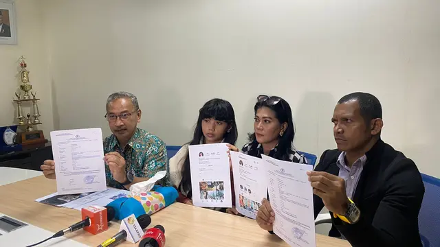 Helsi Herlinda saat jumpa pers soal peretasan Instagram