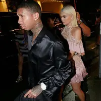 Kylie Jenner dan Tyga, terkenal sebagai pasangan yang sering putus nyambung dalam urusan cinta, keduanya terlibat kasus piutang dengan nominal hingga milyaran rupiah. (Instagram/Kyliejenner)