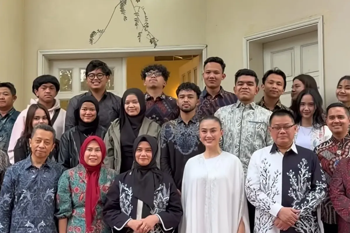 Agnez Mo saat Buka Puasa Bersama Kedutaan Besar Indonesia di Dubai. [@agnezmo]