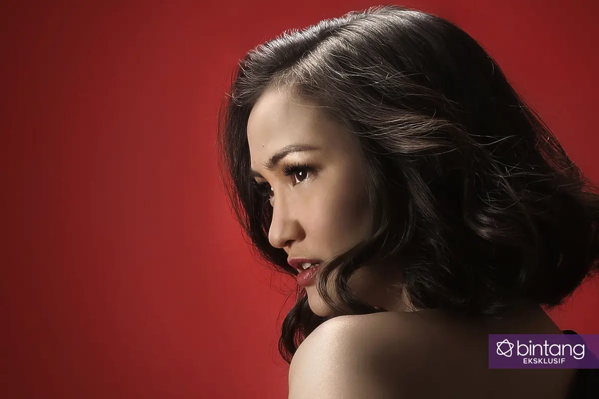 [Bintang] Atiqah Hasiholan