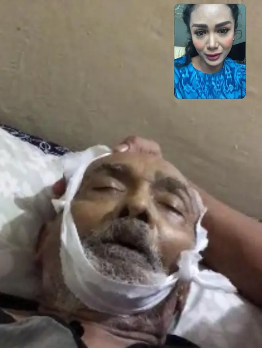 Tangis Krisdayanti juga pecah ketika melihat sang ayah untuk terakhir kali. Ia meminta maaf lantaran tidak bisa menemani di saat terakhir. (Foto: instagram.com/krisdayantilemo)