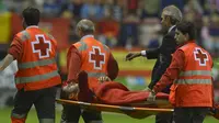 Spain's Alvaro Morata is led off on a stretcher after being injured during their Euro 2016 Group C qualification soccer match against Luxembourg in Logrono, Spain October 9, 2015. REUTERS/Vincent West