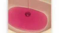 Air di kota Onoway, Kanada, tiba-tiba berubah warna jadi merah muda (Facebook/Alberta)
