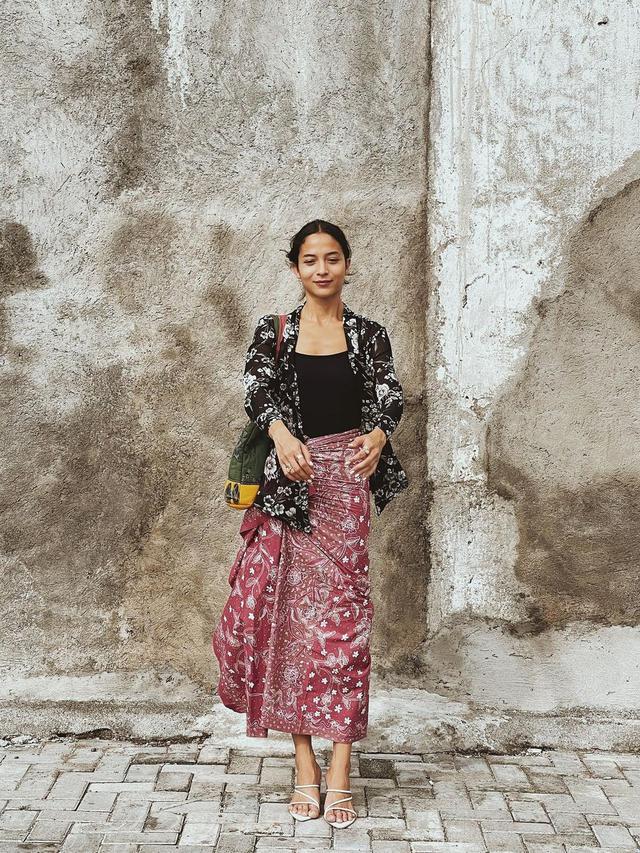 Tiru Gaya Erina Gudono, Yura Yunita, hingga Maudy Ayunda Kenakan Kebaya dengan Cara Modern