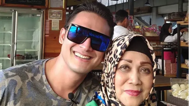 Indra L Bruggman dan Ibundanya