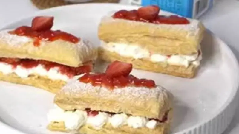 Strawberry Napoleons ala @mayfitkitchen