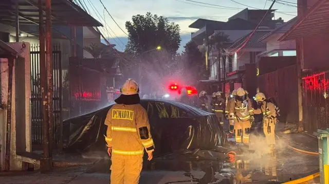 Mobil listrik BYD Seal terbakar di garasi. (Dok. Gulkarmat Jakarta Barat)