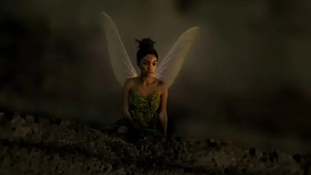 Yara Shadidi sebagai Tinker Bell di trailer Peter Pan and Wendy.