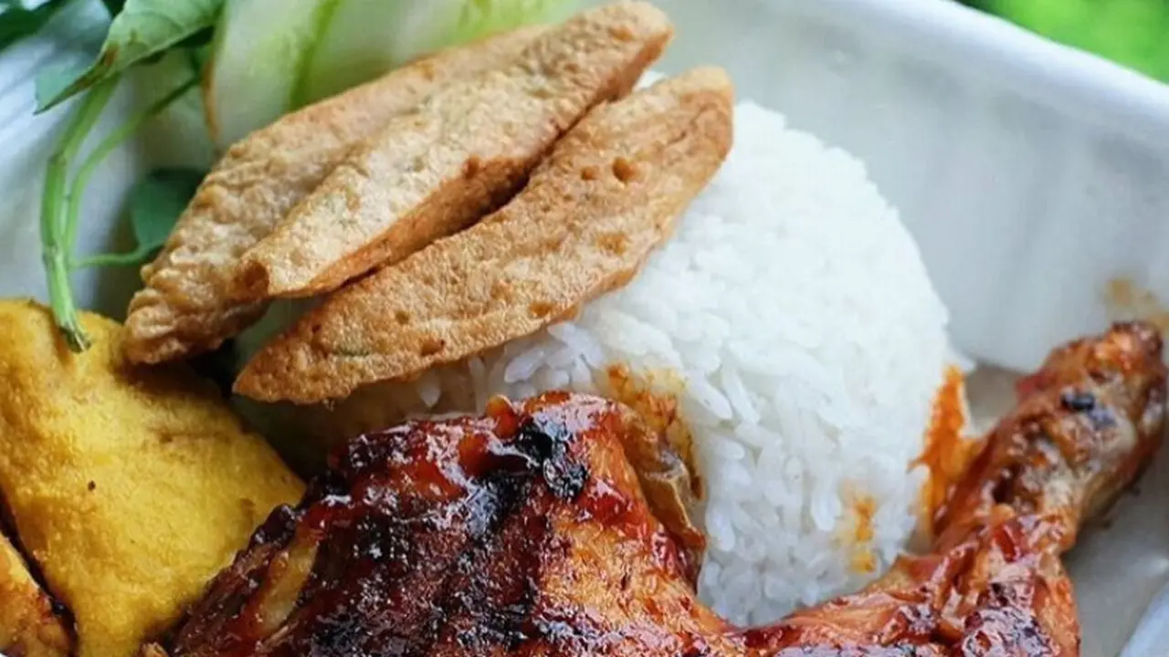 Ayam Bakar Kambar menjadi juara partner GO-FOOD Teman Begadang