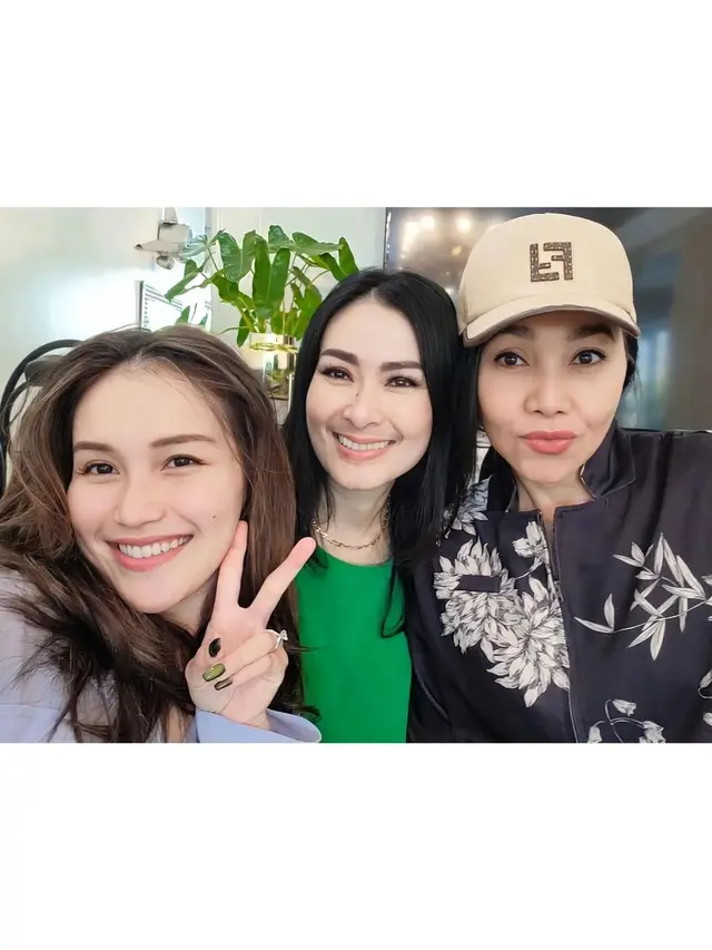 Ayu Ting Ting, Iis Dahlia dan Dewi Gita