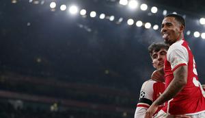 Kai Havertz (Kiri) merayakan mencetak gol pertama timnya bersama Gabriel Jesus pada pertandingan sepak bola Grup B Liga Champions UEFA antara Arsenal dan RC Lens di Stadion Arsenal di London utara pada 29 November 2023. (Ian Kington / IKIMAGES / AFP)