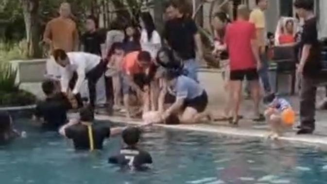 Detik-Detik 2 Bocah Tenggelam di Kolam Renang Citraland Gama City Medan