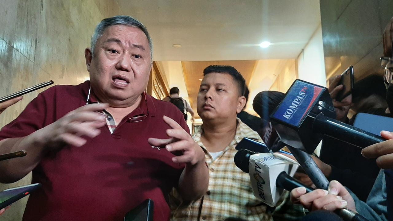 Lieus Sungkharisma beri dukungan moril kepada Roy Suryo