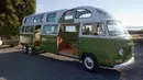 Campervan berbasiskan VW Combi ini memiliki wujud yang unik dengan kenyamanan maksimal di dalamnya. (Source: Facebook/Campervan Fan)