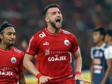 Pemain Persija, Marko Simic merayakan gol ke gawang Arema FC pada lanjutan Go-Jek Liga 1 Indonesia 2018 bersama Bukalapak di Stadion GBK Jakarta, Sabtu (31/3). Persija unggul 3-1 atas Arema FC. (Liputan6.com/Helmi Fithriansyah)