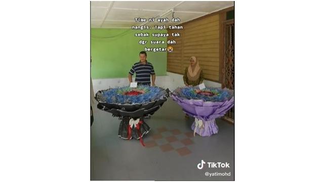 Wanita Ini Beri Sang Ayah Kado Buket Uang Super Besar, Totalnya Hampir Rp 7 Juta