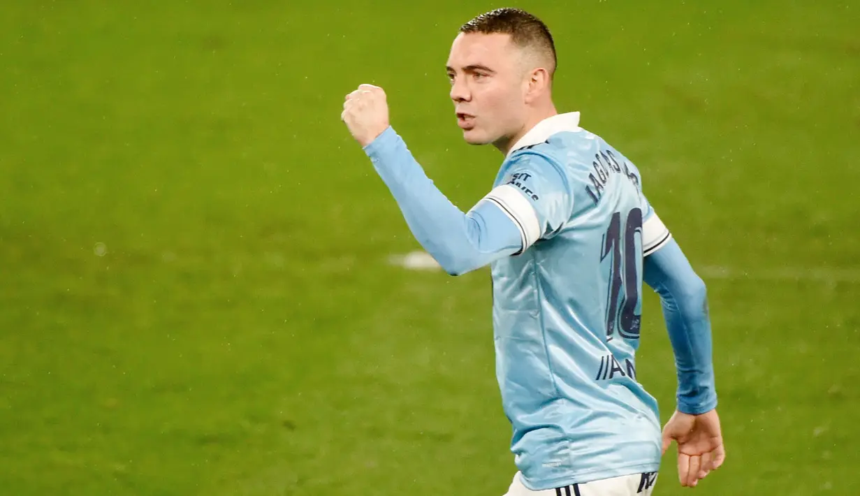Kondisi tersebut memaksanya hengkang demi menambah menit bermain. Keputusan Aspas tepat, ia sukses membawa Sevilla juara piala Eropa pada musim 2014/2015 dan kini bersama Celta Vigo kariernya bisa dibilang cemerlang dengan torehan-torehan golnya. (AFP/Miguel Riopa)