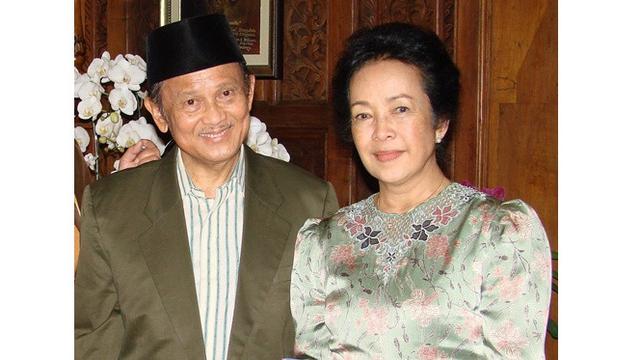 6 Potret Kebersamaan BJ Habibie dan Ainun, Dari Muda Hingga Akhir Hayat