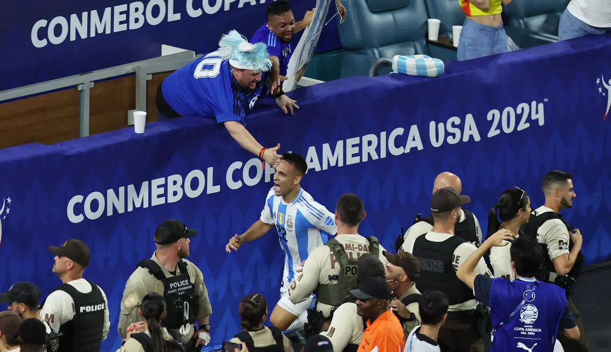 Tercatat, Lautaro Martinez hanya dua kali masuk starting XI Argentina. (Megan Briggs/Getty Images North America/Getty Images via AFP)
